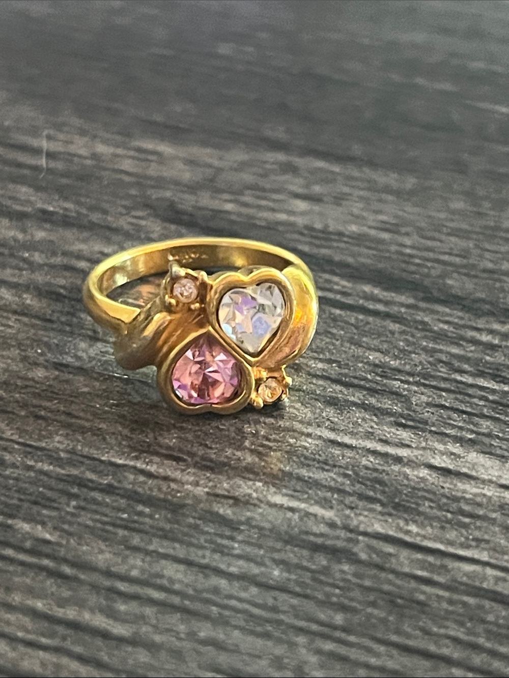 Avon Vintage (1994) Two Hearts Rhinestone Gold Tone Ring - Size 5 - Picture 2 of 5